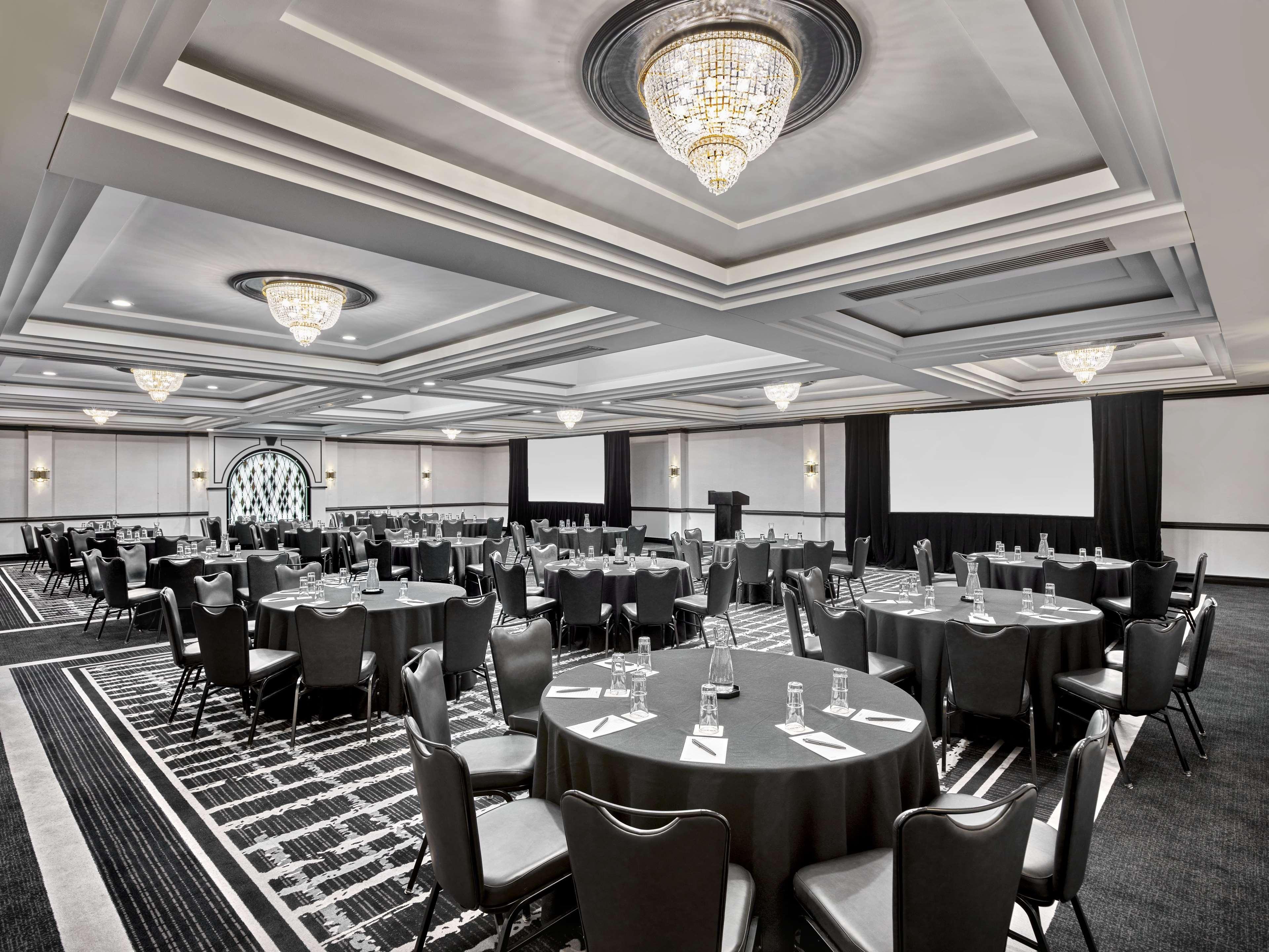 Vogue Hotel Montreal Downtown, Curio Collection By Hilton מראה חיצוני תמונה