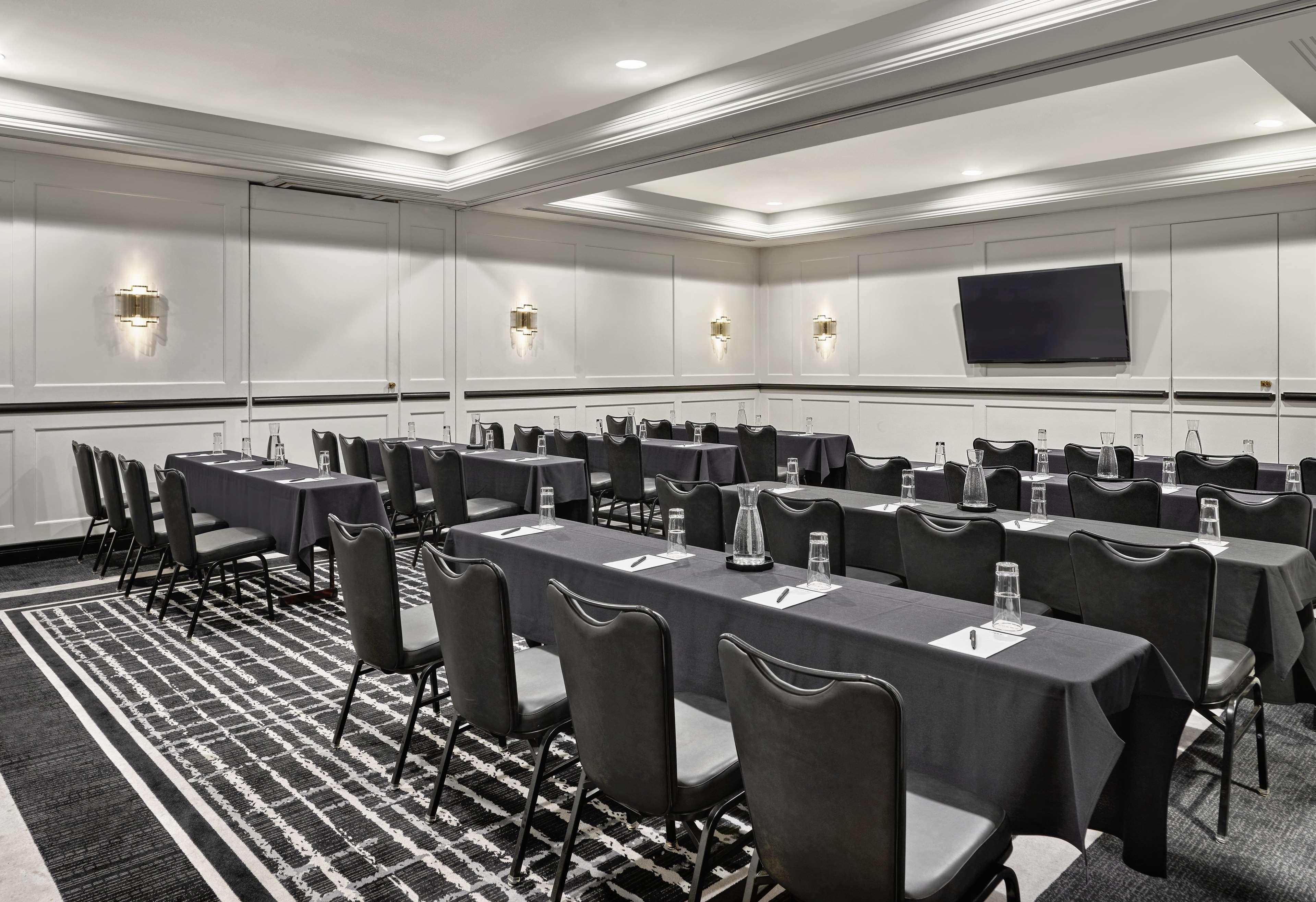 Vogue Hotel Montreal Downtown, Curio Collection By Hilton מראה חיצוני תמונה