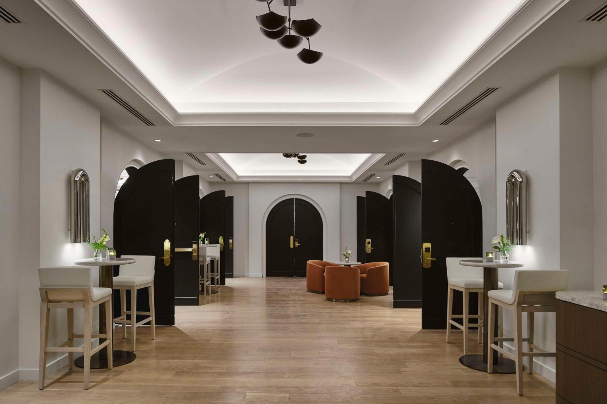 Vogue Hotel Montreal Downtown, Curio Collection By Hilton מראה חיצוני תמונה