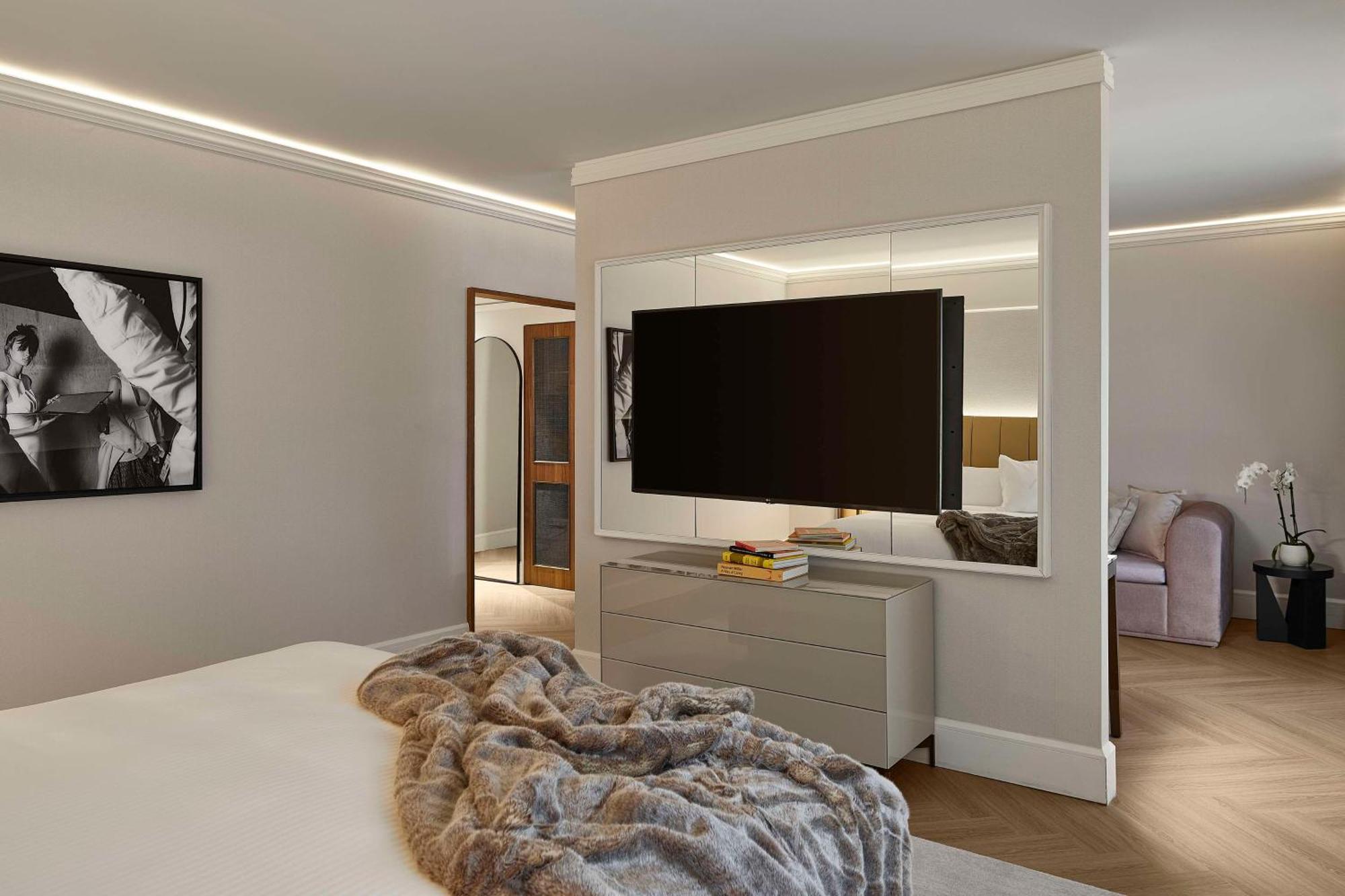 Vogue Hotel Montreal Downtown, Curio Collection By Hilton מראה חיצוני תמונה