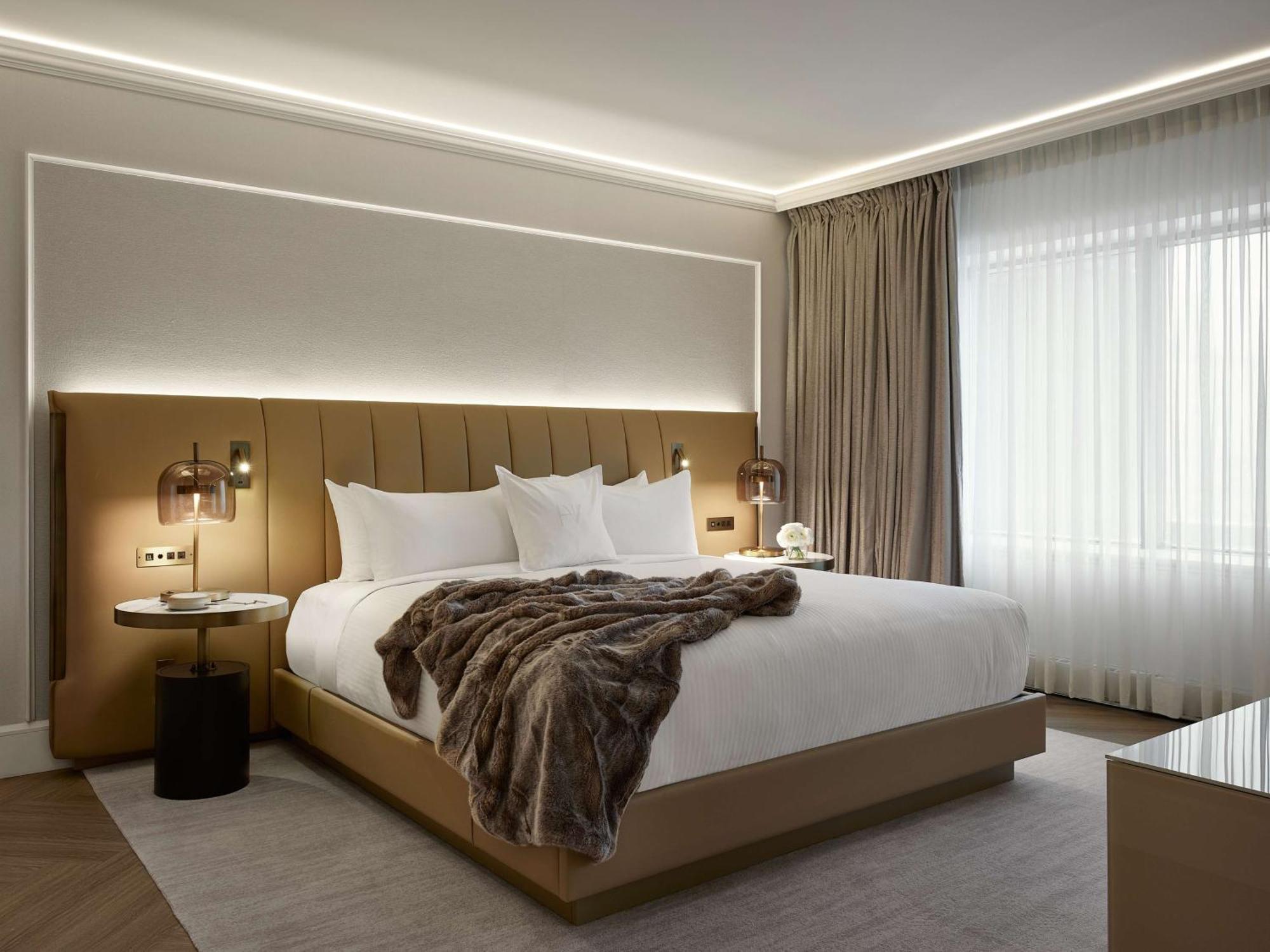 Vogue Hotel Montreal Downtown, Curio Collection By Hilton מראה חיצוני תמונה