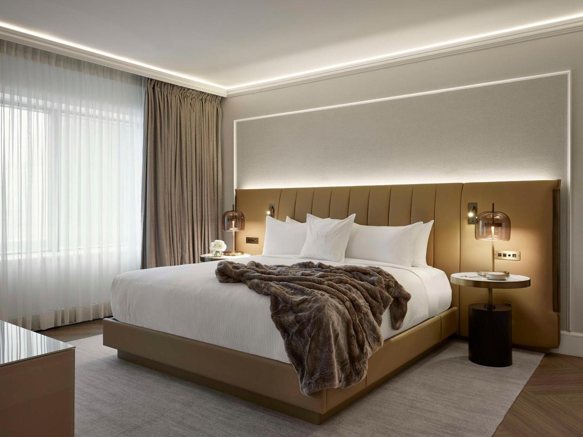 Vogue Hotel Montreal Downtown, Curio Collection By Hilton מראה חיצוני תמונה