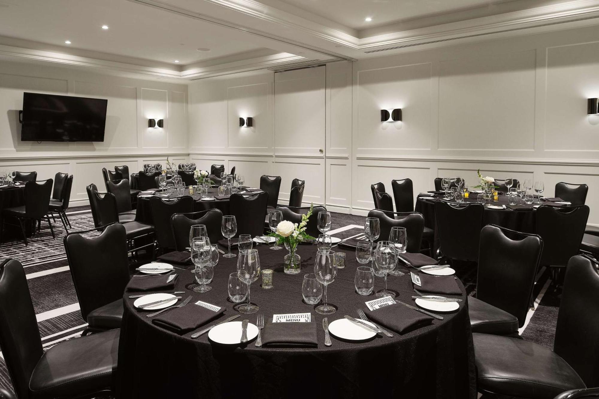 Vogue Hotel Montreal Downtown, Curio Collection By Hilton מראה חיצוני תמונה