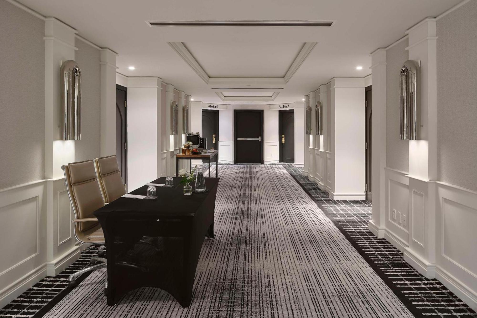 Vogue Hotel Montreal Downtown, Curio Collection By Hilton מראה חיצוני תמונה