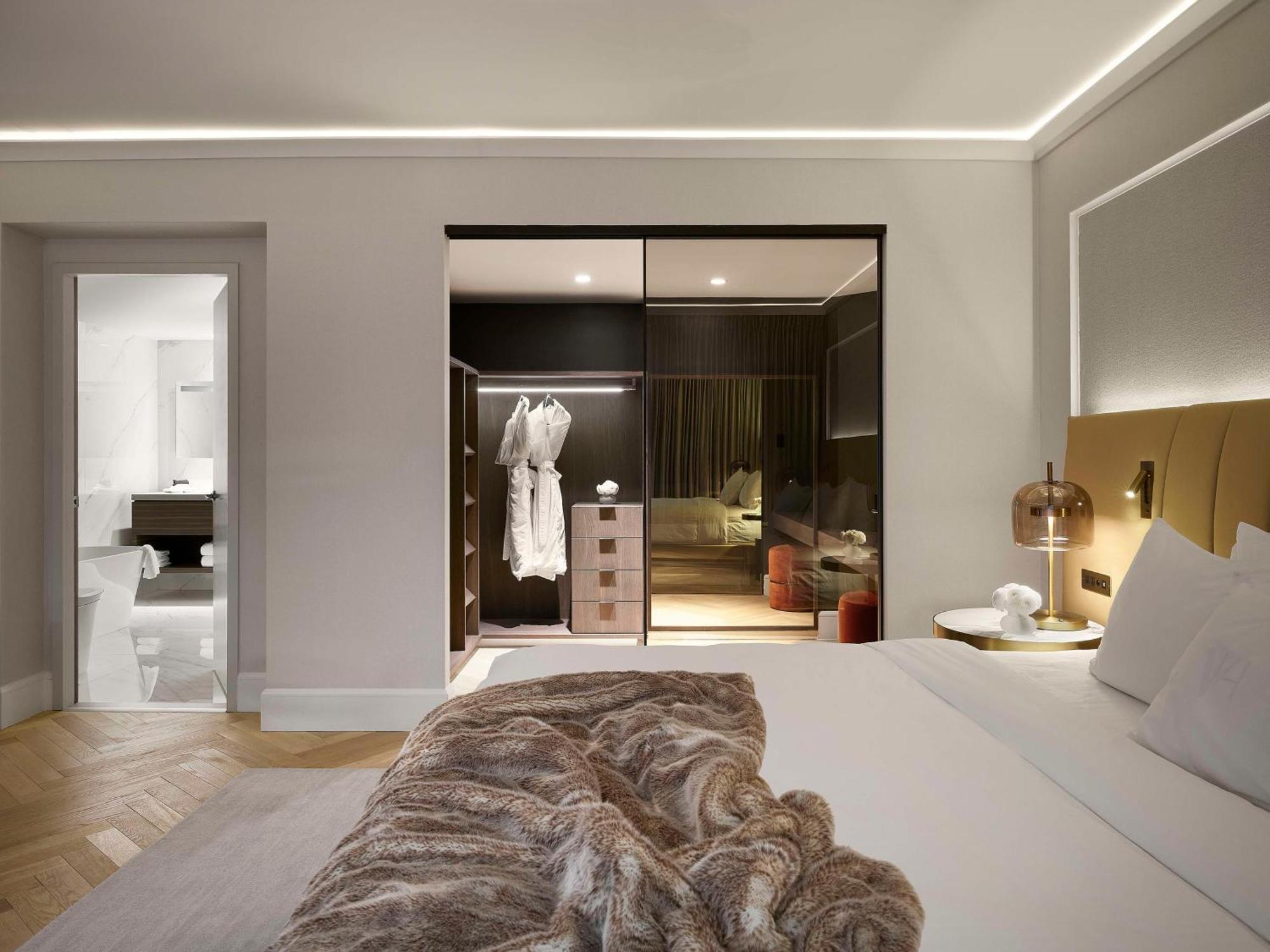 Vogue Hotel Montreal Downtown, Curio Collection By Hilton מראה חיצוני תמונה