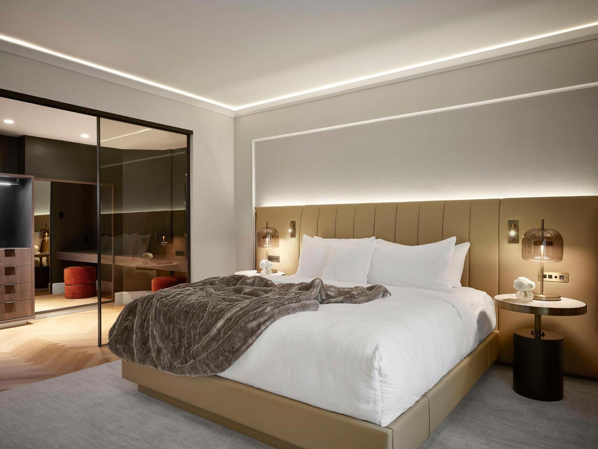 Vogue Hotel Montreal Downtown, Curio Collection By Hilton מראה חיצוני תמונה
